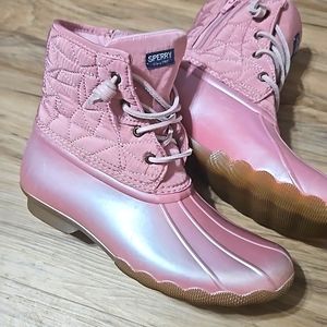 Sperry Saltwater Boot in Pink Cotton Candy Quilted upper, Size Youth 6